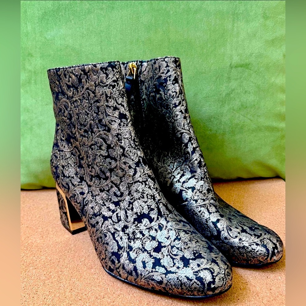 NWOT-DKNY Brocade Corrie Boot (Sz 7)